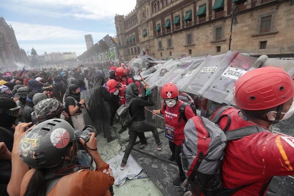 Se registraron decenas de personas heridas por las protestas en la Ciudad de México.