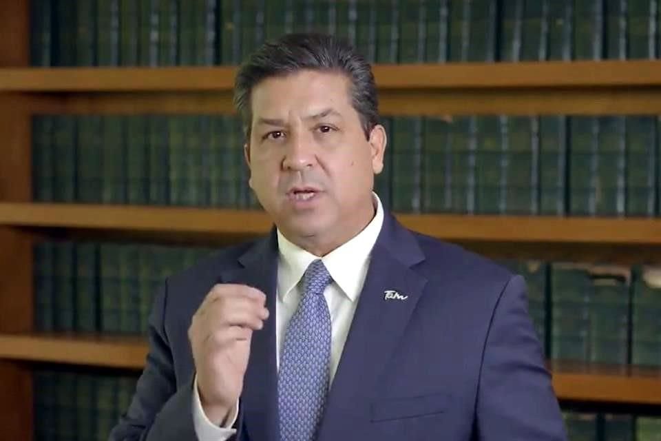 A través de un despacho en EU, Gobernador García Cabeza de Vaca acusó a la UIF de filtrar en su contra información confidencial de una oficina gubernamental.