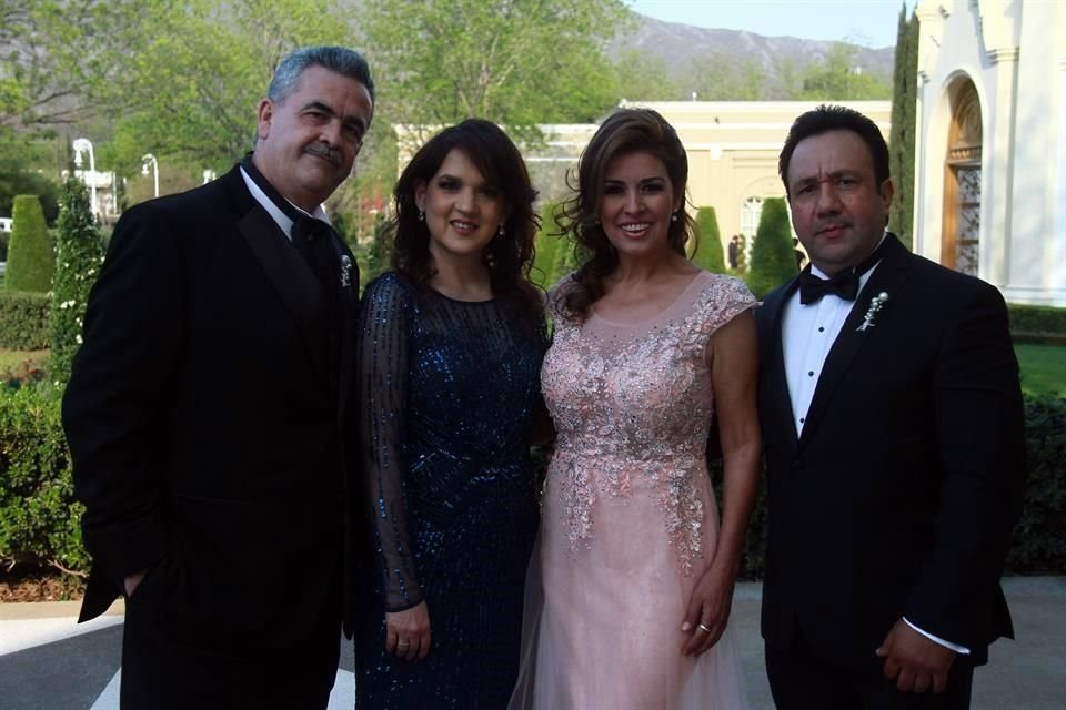 Procopio González Elizondo, Myrna González de González, Elizabeth Guajardo Flores y Jorge Álvarez de la Garza