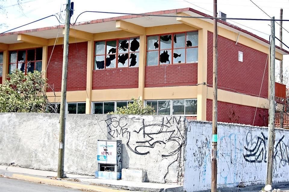 EL NORTE publicó ayer que las escuelas públicas de Nuevo León reflejan un estado de abandono tras la suspensión de clases presenciales, desde el 17 de marzo del 2020.