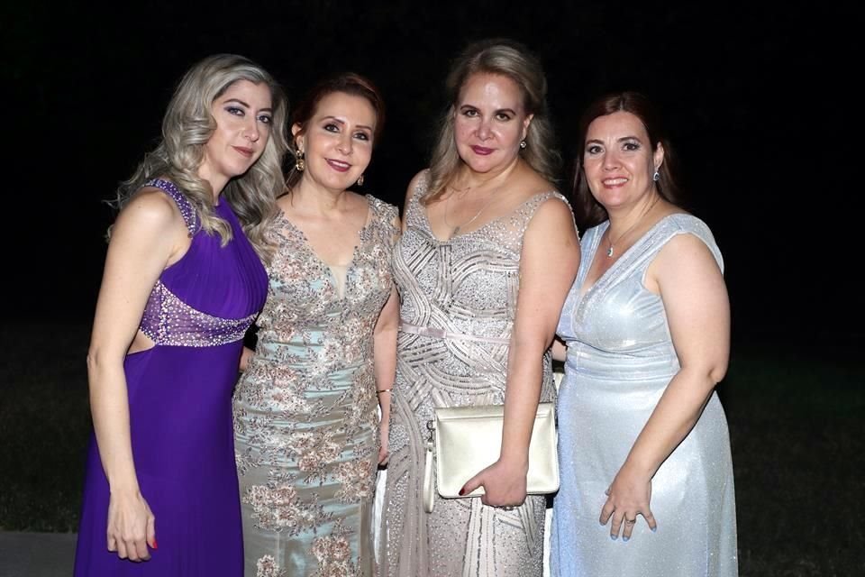 Gabriela Flores, Mayra Flores de Peña, Claudia Flores y Claudia Treviño