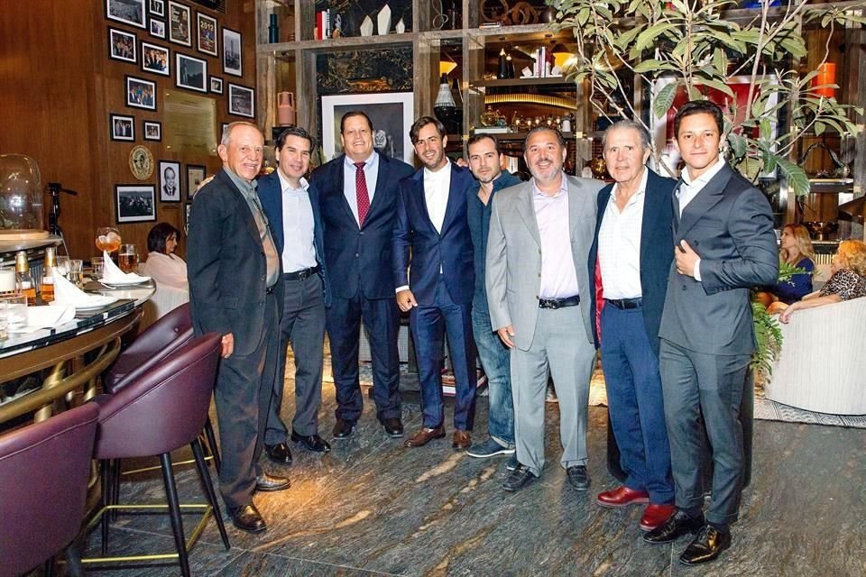Alberto Martínez, Rafael Nájera, Alfonso Lira, Víctor Setién, Armando Sada, Memo Nájera, Guillermo Nájera y Roberto Figueroa