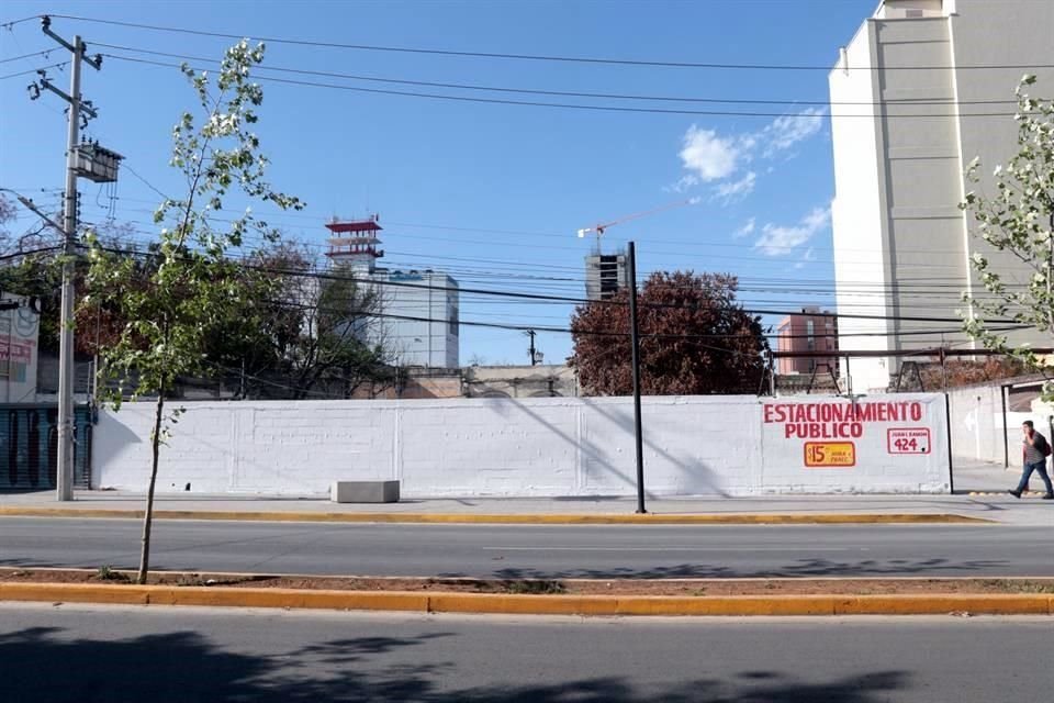 El mural que fue intervenido con el nombre de Francisco Cienfuegos, ayer por la noche fue borrado y la barda pintada de blanco por personal de la campaña del priista.