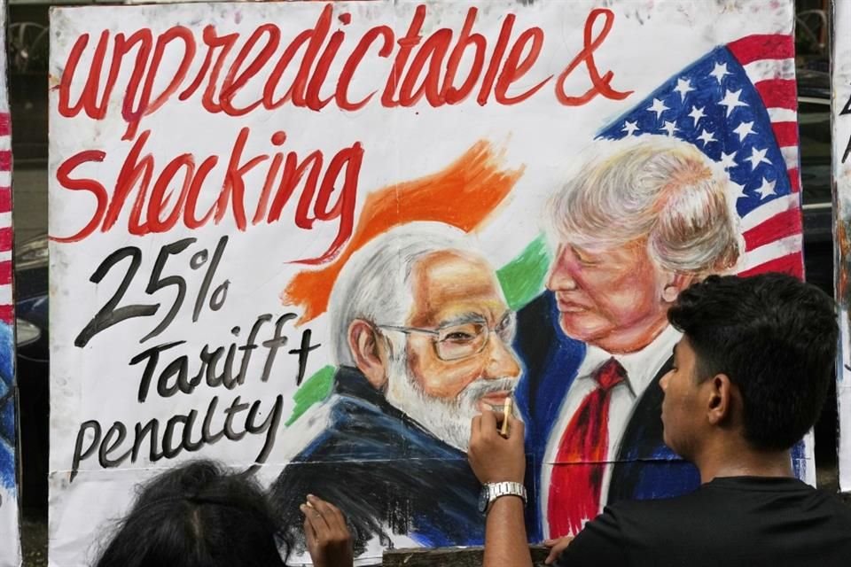 Donald Trump dijo que considera aumentar 'sustancialmente' los aranceles a India en las próximas 24 horas por comprar petróleo ruso.