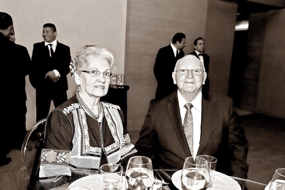 Sergio Gutiérrez junto a su esposa, María Ochoa de Gutiérrez