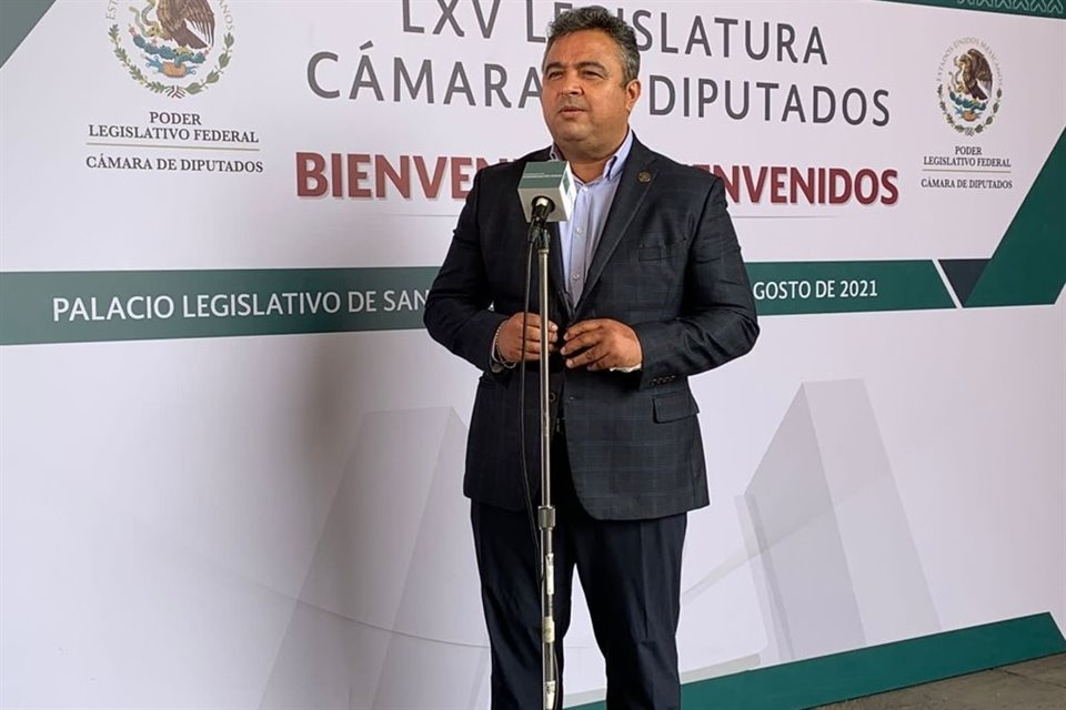 Víctor Pérez, Legislador federal del PAN.