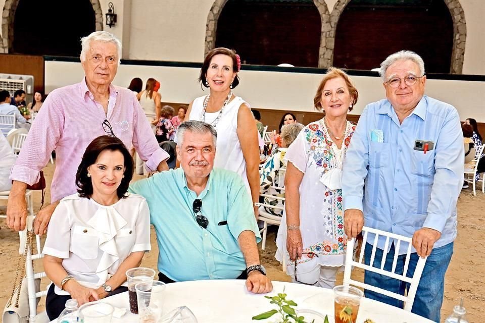 Adalberto Guajardo, Laura Serna de Castellanos, Catalina Martínez de Guerra, Ricardo Guerra, Martha de Martínez y Hernán Martínez