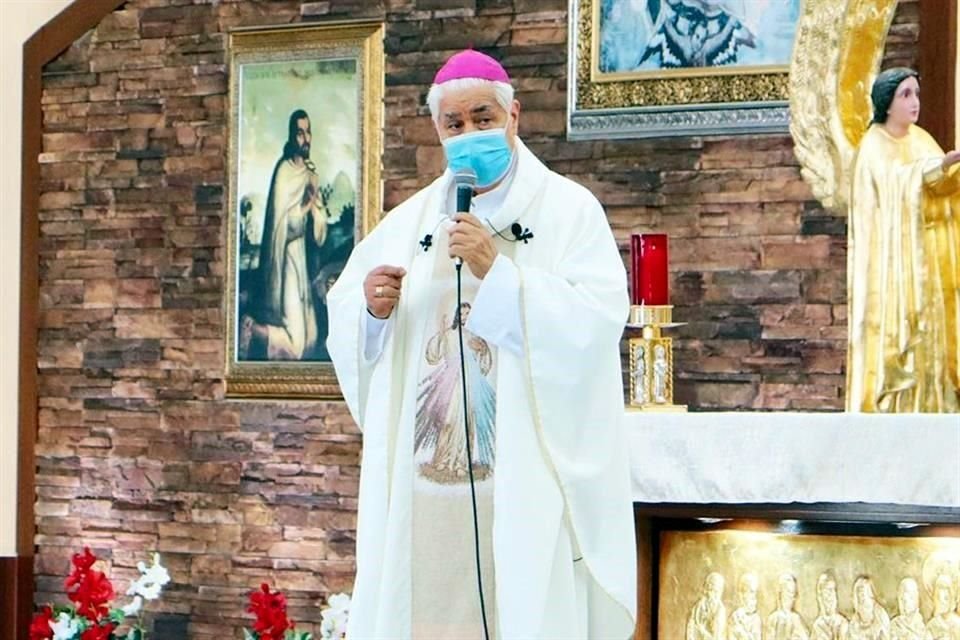 El Arzobispo Rogelio Cabrera López ofició misa ayer en la Parroquia Jesús Misericordioso, en Zuazua.