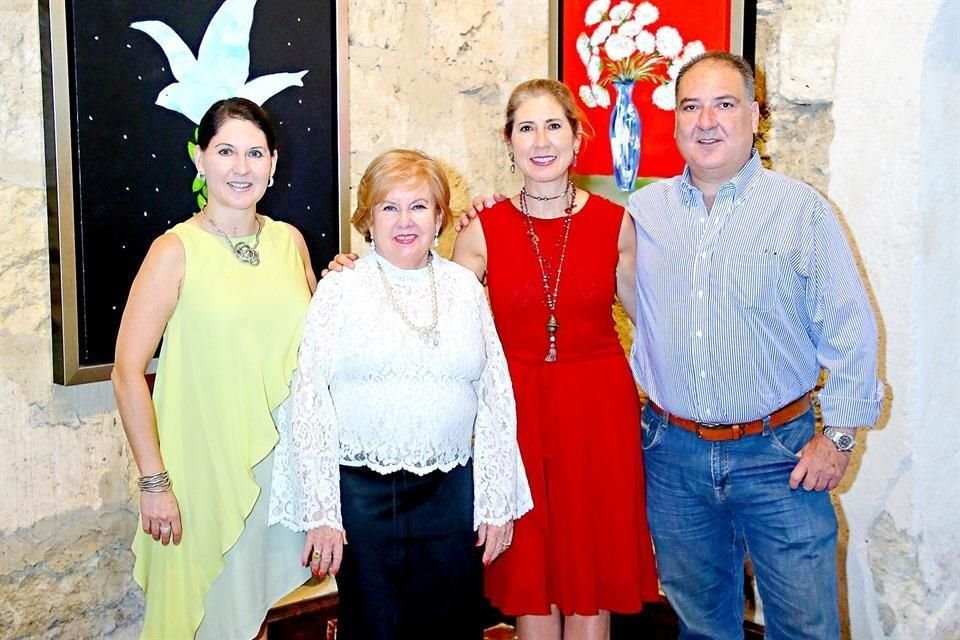 Josefina Longoria, Josefina Rodríguez de Longoria, Alice Longoria y Pablo Longoria