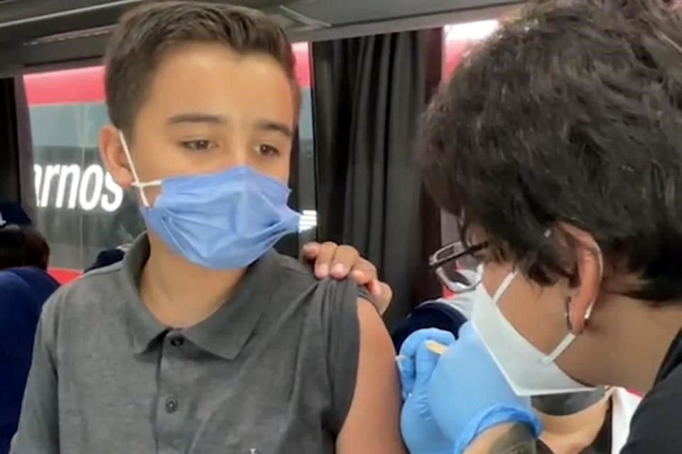 Los primeros menores de 18 años del programa de Vacunación Transfronterizo ya recibieron su vacuna contra Covid-19 de Pfizer.