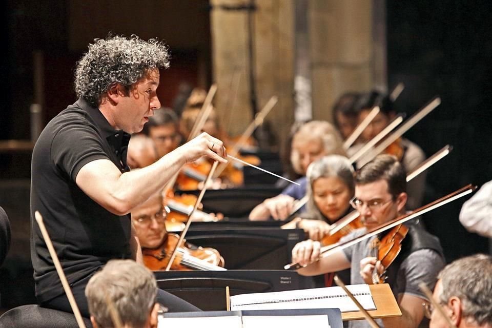 Director Gustavo Dudamel, uno de los músicos más influyentes en el panorama mundial, ofrecerá los conciertos inaugurales en los dos auditorios de las dos capitales canarias.