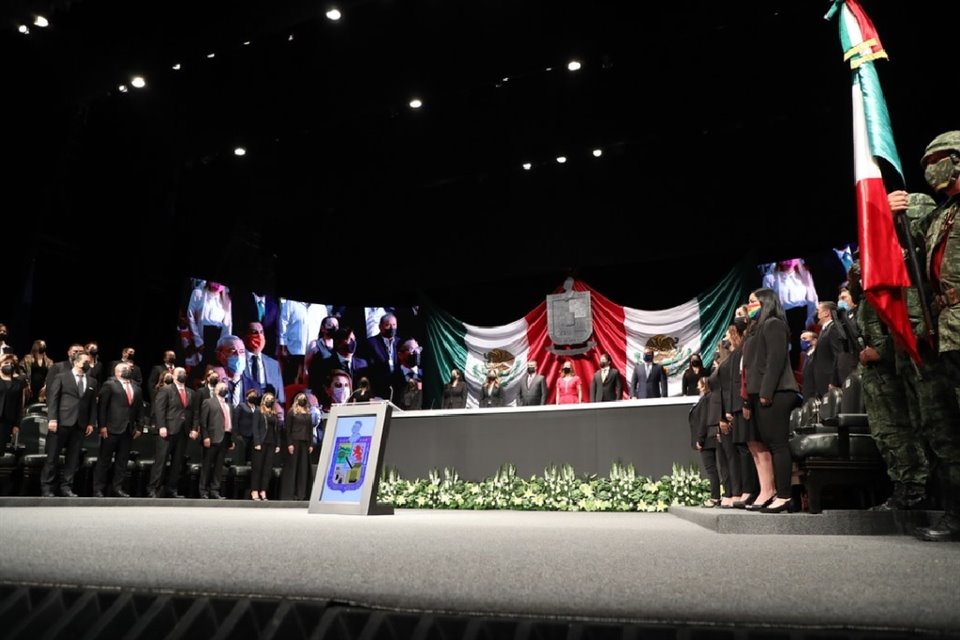 El Congreso local dio inicio a la sesión solemne para la toma de protesta de Samuel García como Gobernador.