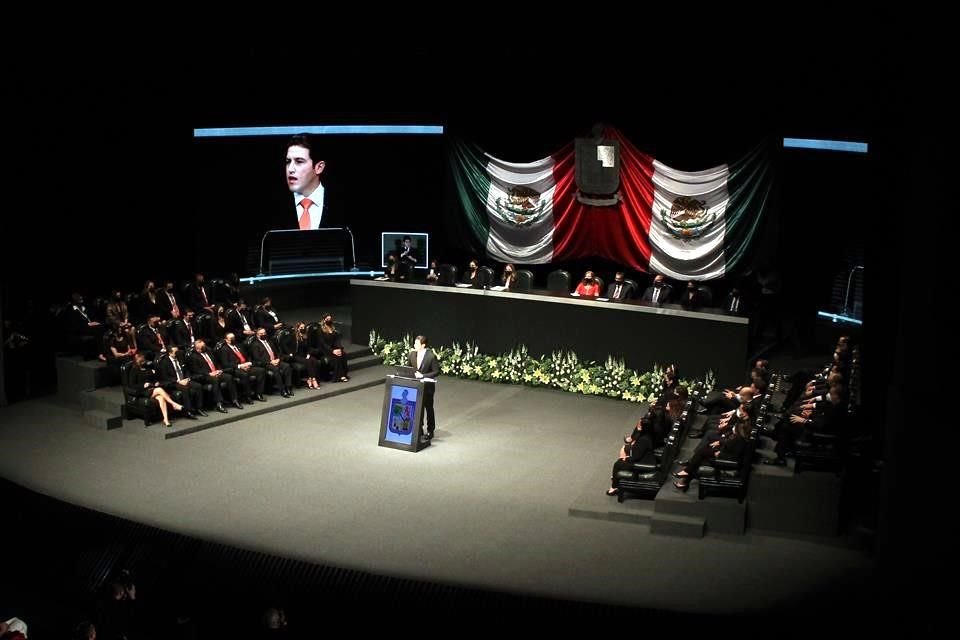 El Teatro de la Ciudad fue declarado recinto oficial para el cambio de Poderes.