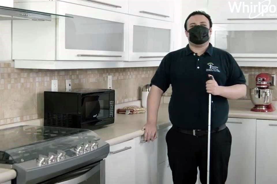 Manuel Cortez participa con Whirlpool en el diseño de electrodomésticos para ciegos.