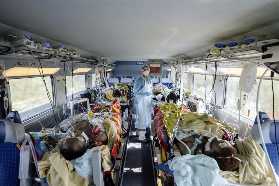La serie Pandemia en Francia ganó el tercer premio en la categoría de Historias de noticias generales; muestra a pacientes de París transportados a Burdeos. (Laurence Geai, World Press Photo vía AP).