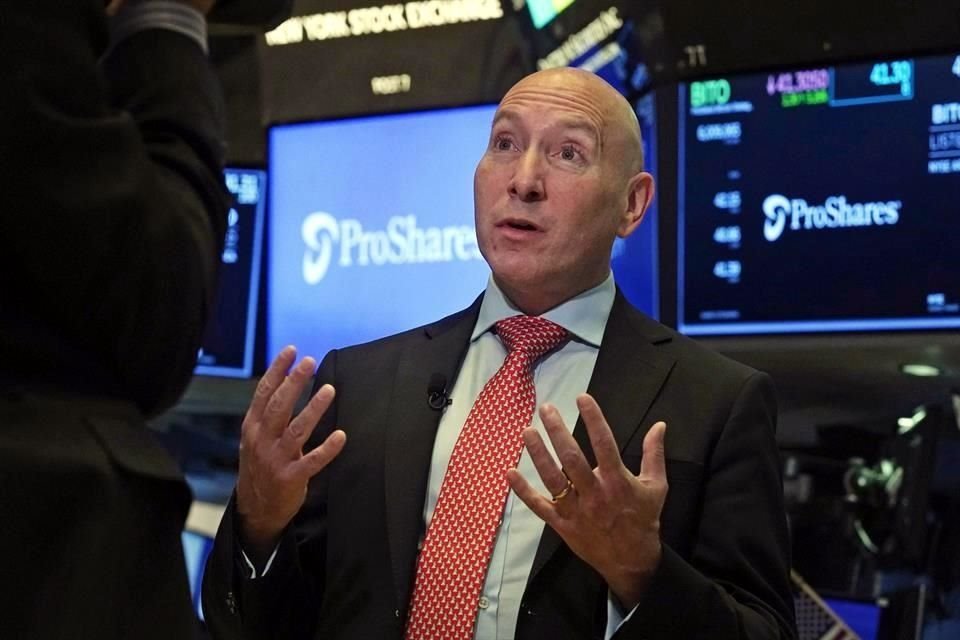 Una solución inmediata es que BITO distribuya sus participaciones en contratos a más largo plazo. Sin embargo, eso corre el riesgo de alejar aún más al fondo del rendimiento de bitcoin.