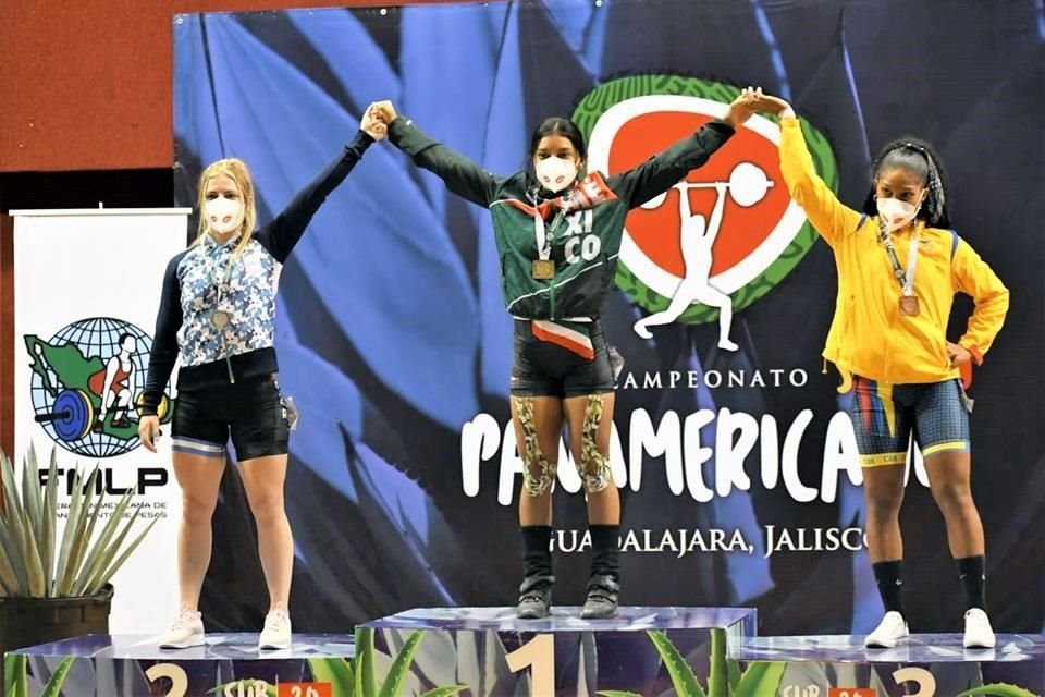 Queysi Rojas en el podio de premiación en el Panamericano.