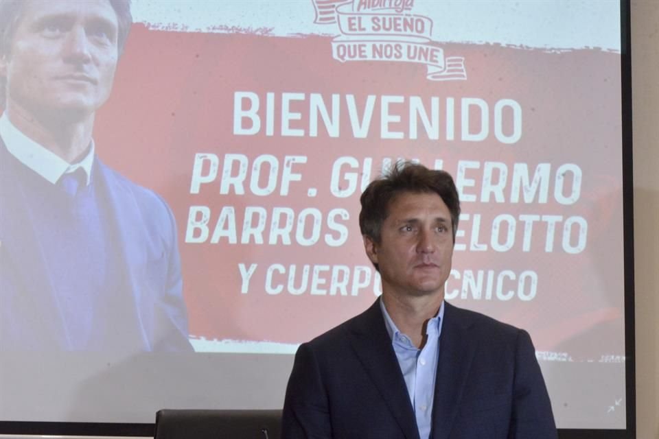 Guillermo Barros Schelotto quiere meter a Paraguay en el Mundial.