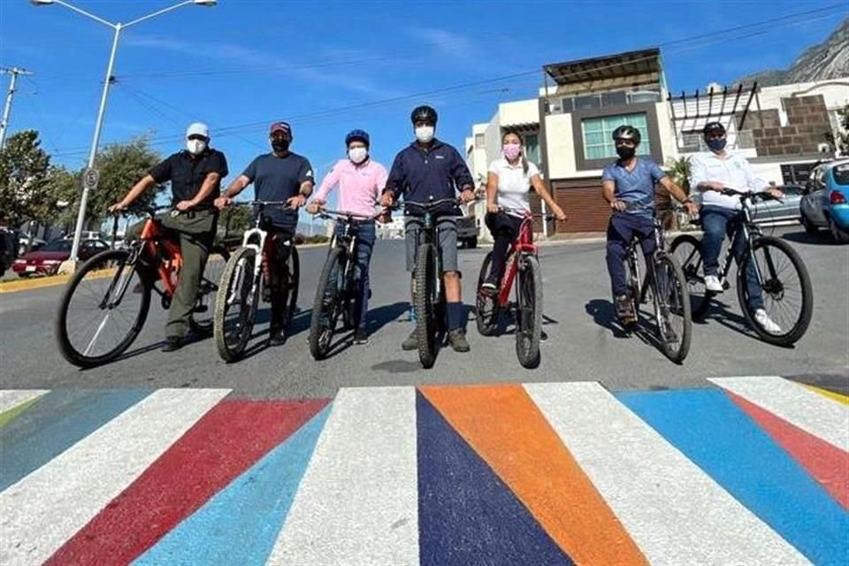 El munícipe y el legislador recorrieron en bicicleta el parque lineal de la Colonia Villas del Mirador.