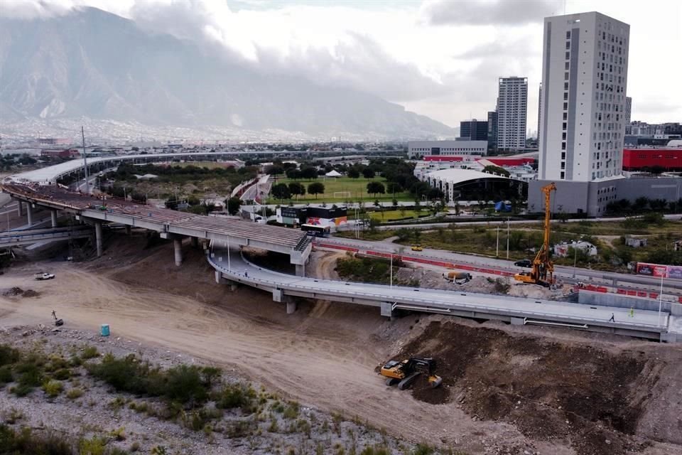 La construcción del viaducto avanza para conectar con la Autopista a Saltillo.
