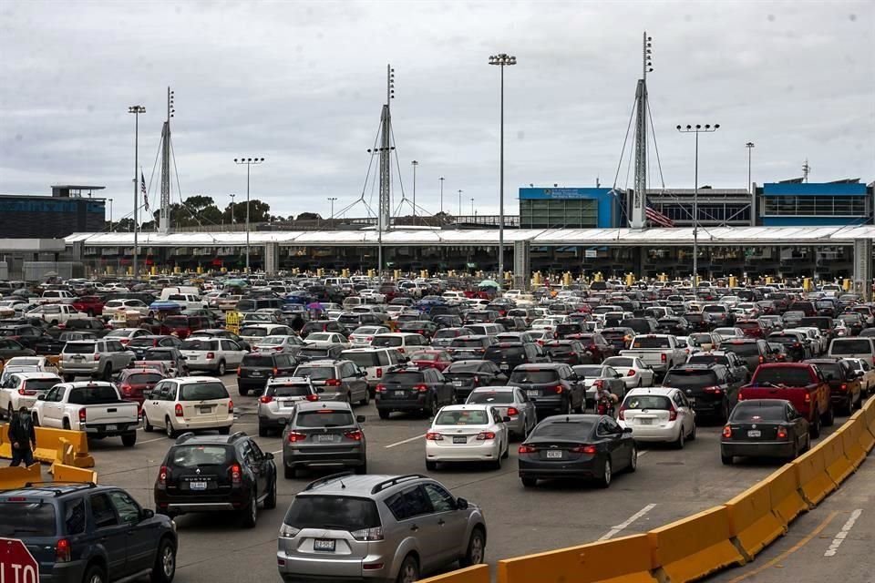 El principal cruce fronterizo para pasajeros en vehículos y peatones en la frontera entre México y EU es Tijuana-San Ysidro.