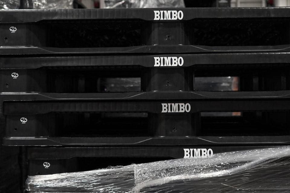 Las tarimas desarrolladas por Grupo Bimbo están elaboradas a partir de envolturas de plástico post-consumo y plástico duro recuperado.