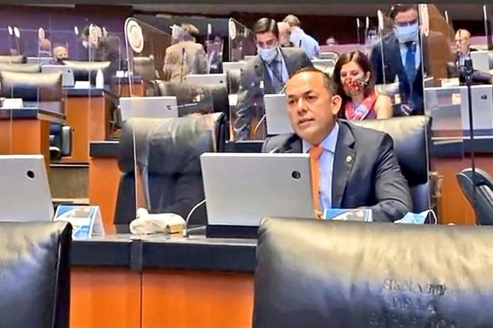 El legislador criticó lo que llamó doble discurso y doble moral.