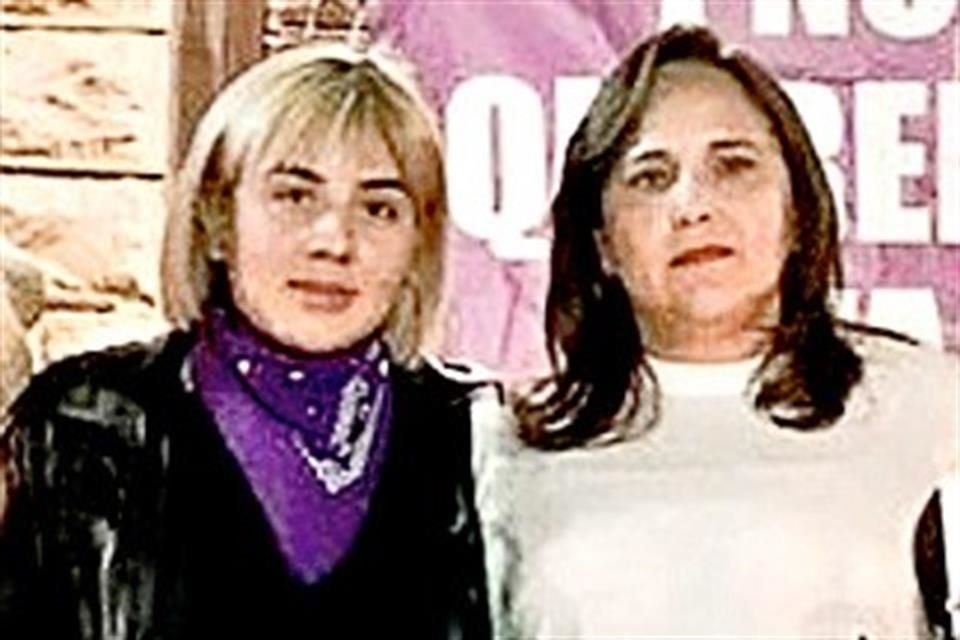 Una de las víctimas del ataque a la Alcaldía de Guaymas (izquierda) junto a la Alcaldesa Karla Córdova (derecha).