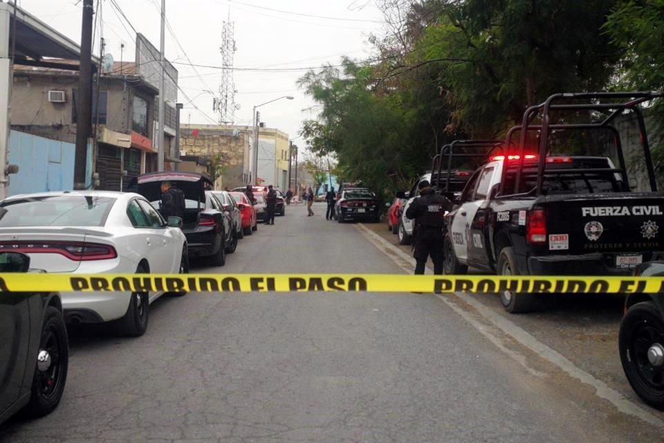 Un reporte anónimo alertó a los elementos de la policía sobre el hallazgo de un cuerpo detrás del Mercado Campesino.