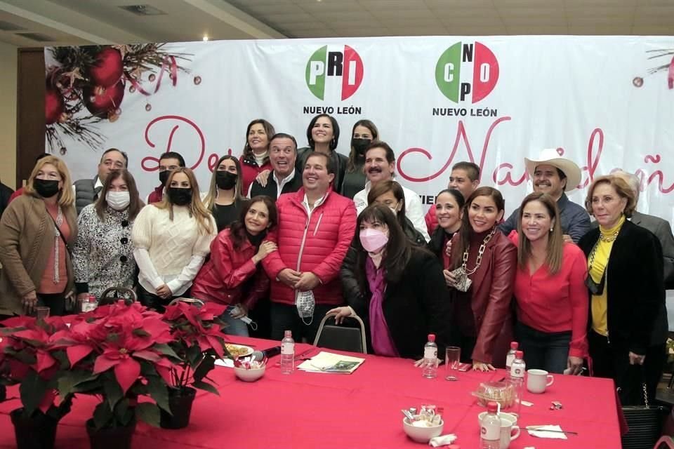 En un desayuno navideño en las instalaciones de CNOP, José Luis Garza, dirigente estatal del PRI, elogió los Gobiernos priistas de ex Gobernadores y Alcaldes.