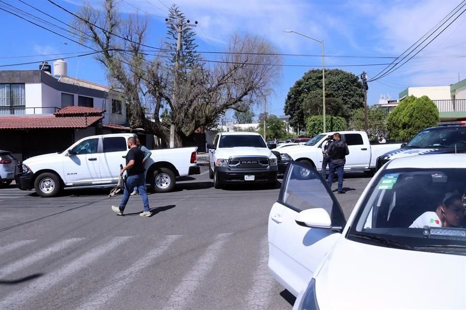A la zona arribaron unidades de apoyo de la Policía de Guadalajara, la Fiscalía y Policía del Estado.