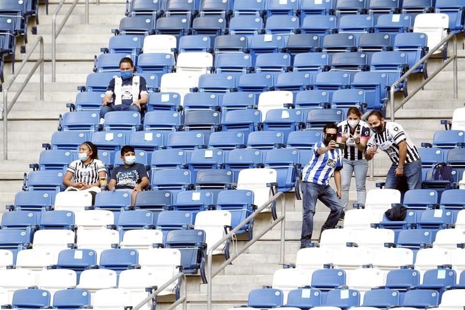 La afición volvió a reunirse en el Estadio BBVA para ver a las Rayadas.