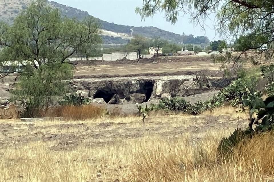 En la zona de Oztoyahualco hay túneles que evidencian labores prehispánicas para la extracción de material que serviría para construcción de Teotihuacán.