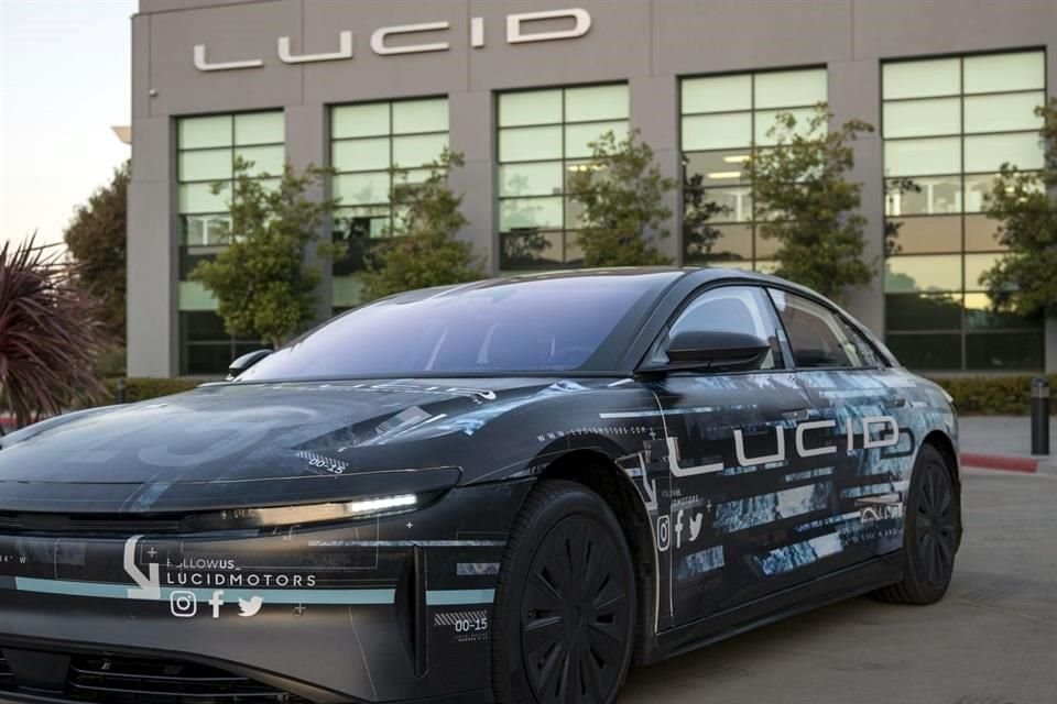 Uber se comprometió a adquirir un mínimo de 20 mil vehículos autónomos, basados en el modelo SUV Lucid Gravity, en los siguientes seis años después del comienzo de su fabricación, en el segundo semestre de 2026.