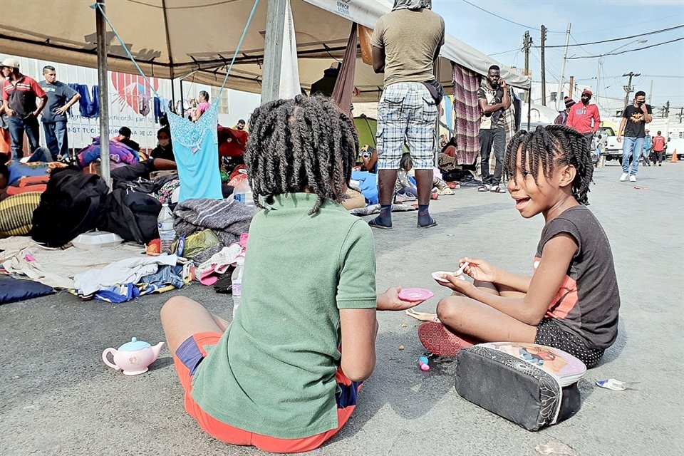 Migrantes haitianos también reprobaron el bloqueo que compatriotas suyos realizaron el lunes pasado.