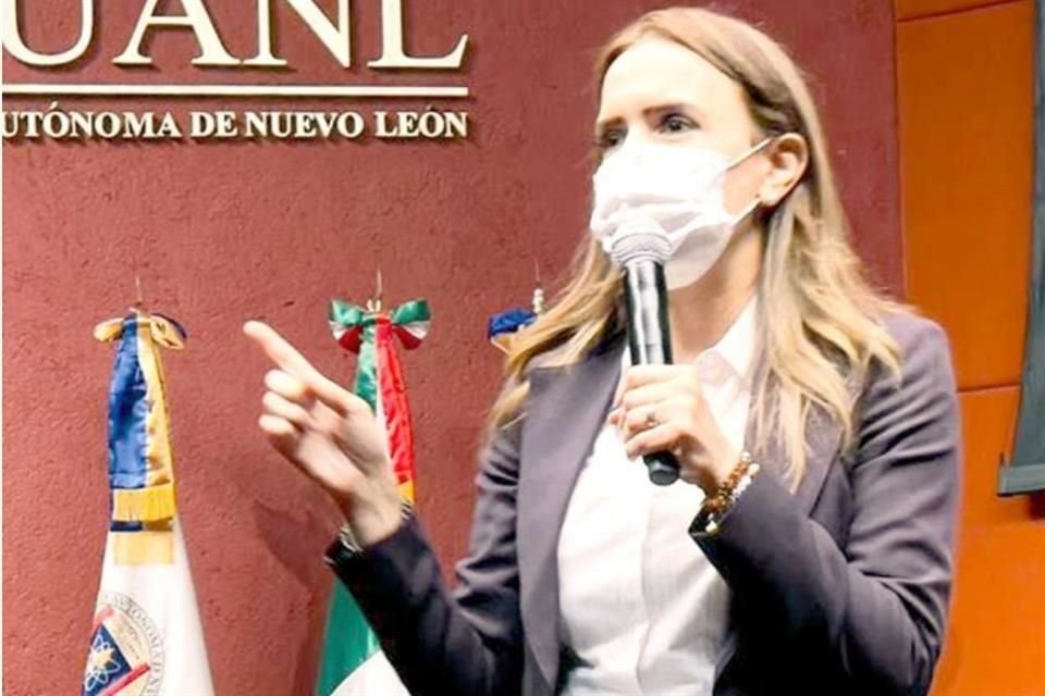 Clara Luz Flores, candidata de la coalición Juntos Haremos Historia por Nuevo León a la Gubernatura.