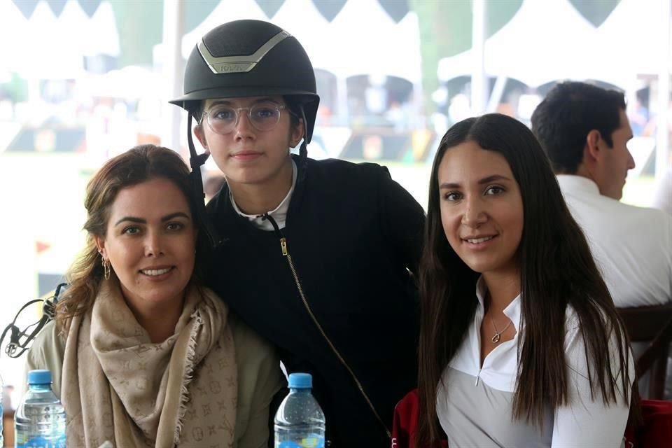 Daniela Rodríguez, Lorenza Mena y Valeria Vega