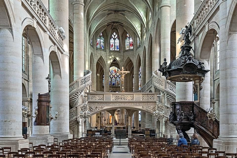 Iglesia de Saint-Étienne-du-Mont en París, famosa por su pantalla y su órgano. Construida en 1630 por Jean Buron, fue actualizada por Cavaillé-Coll en 1863.