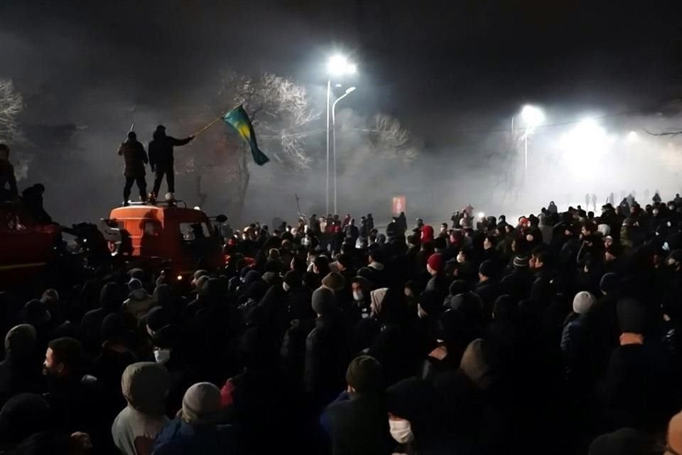 Kazajistán estuvo en estado de emergencia y toque de queda luego de masivas protestas sin precedentes contra el alza de los precios de la energía.