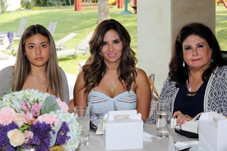 Natali Caballero, Janett de Casillas y Laura Elena Guzmán de Casillas