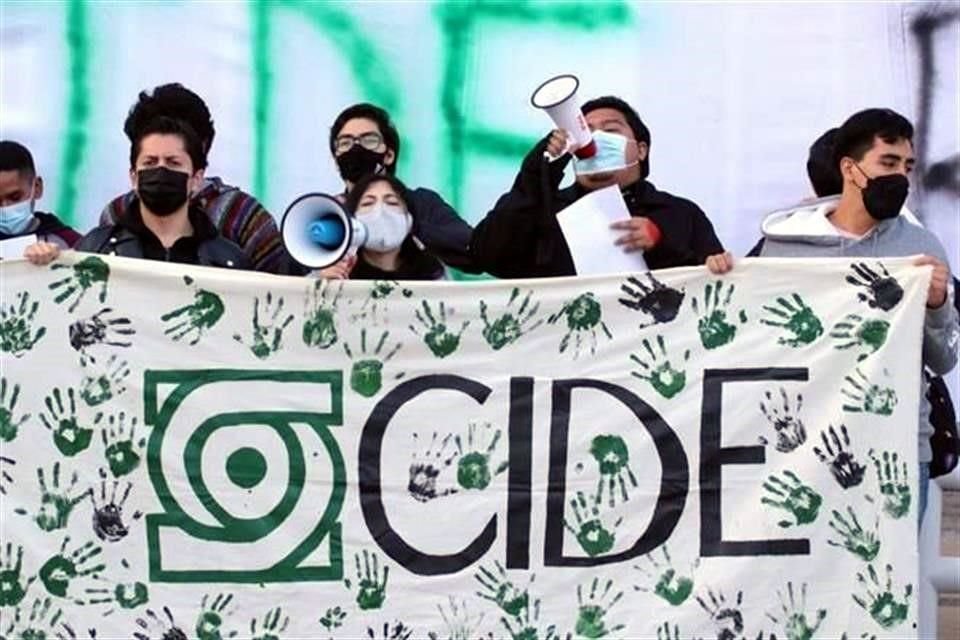 Miembros del CIDE convocaron a protesta al exterior del Conacyt en contra de reformas a la institución que, acusan, atenta contra autonomía.