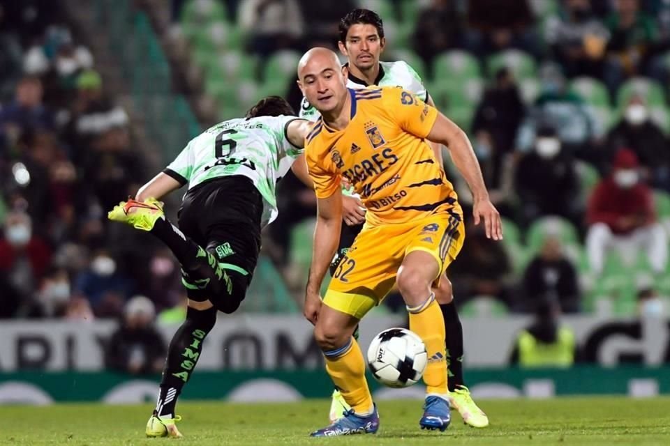 Carlos González fue titular y nuevamente quedó a deber en el ataque de los Tigres.