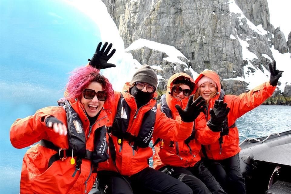 Lizzeth Marcos de Juárez, Daniel Ortiz Marcos, Betty Padilla de Marcos y Mariana Ortiz Marcos disfrutaron de varios paseos en zodiacs por la Antártida.