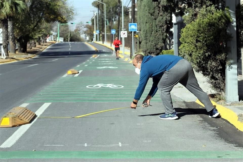 Vecinos iniciaron con las mediciones en los carriles viales como en la ciclopista de la Avenida Alfonso Reyes.