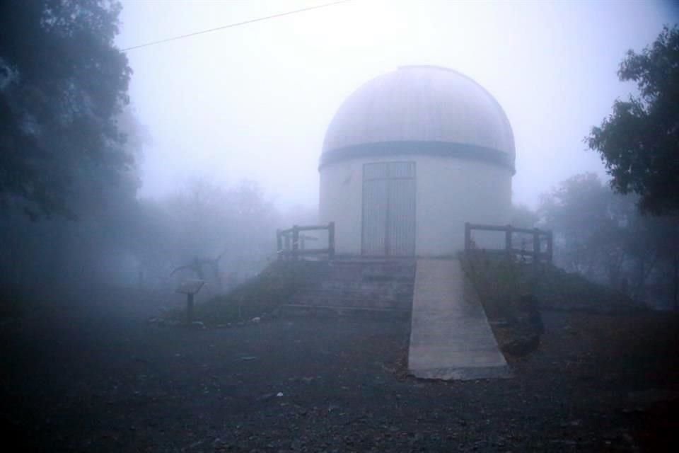El Parque Ecológico Chipinque amaneció en medio de una capa de neblina ante las bajas temperaturas registradas.