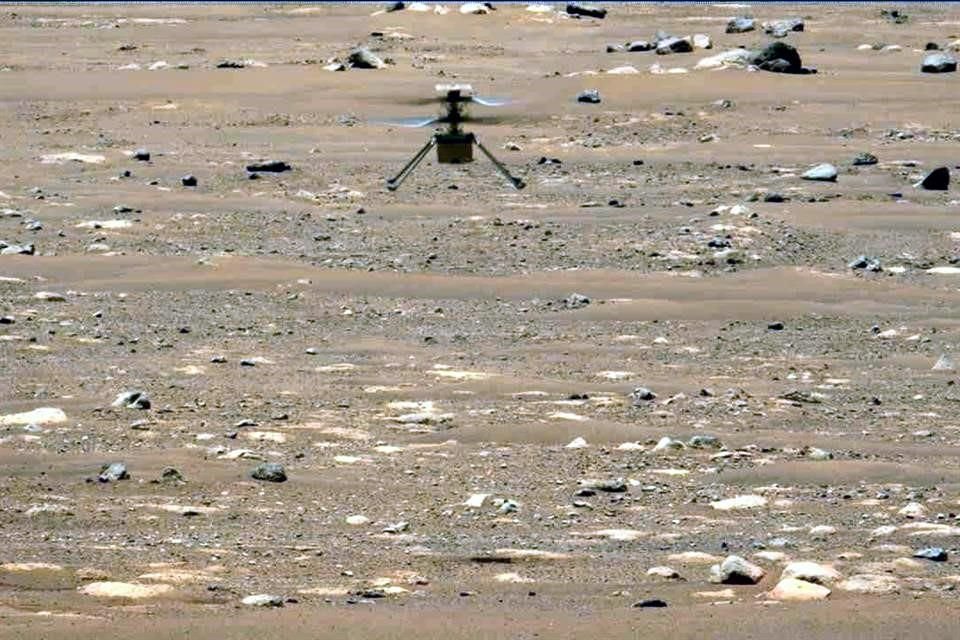 Ingenuity, el pequeño helicóptero de la NASA, consiguió completar ayer un vuelo más complejo en Marte.