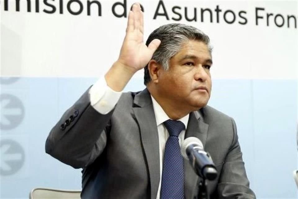 Víctor Fuentes, Senador del PAN.