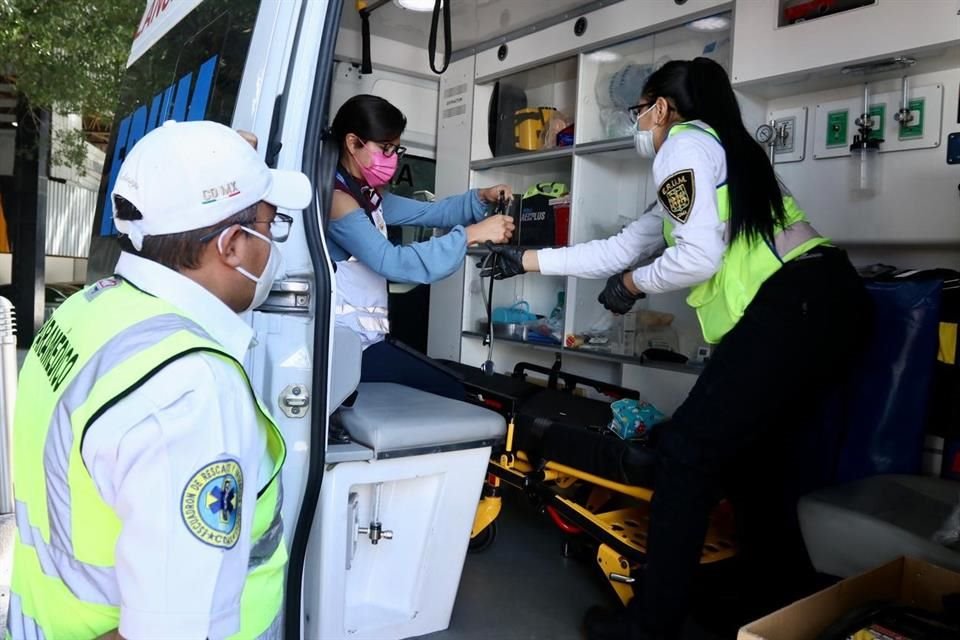 Todas las ambulancias de instituciones federales y de las alcaldías deberán pasar el control de emisiones contaminantes y no podrán hacer uso de infraestructura exclusiva para servicios médicos regulados.