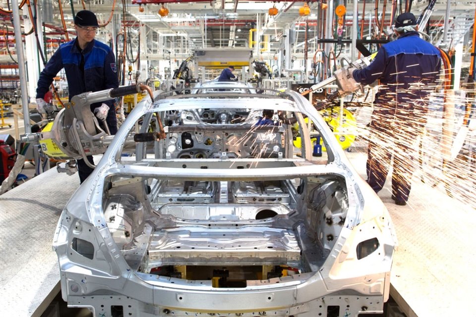 Merces-Benz Group AG dijo estar en contacto constante con el liderazgo de su planta de manufactura cerca de Moscú.