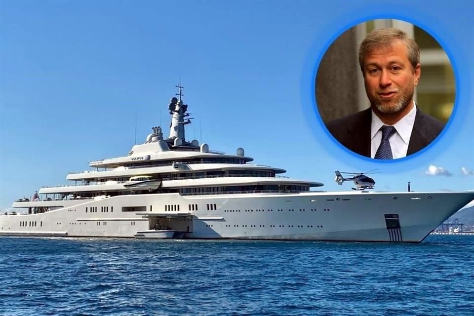El Eclipse se unió al otro superyate de Roman Abramovich, My Solaris, en las costas de Turquía.